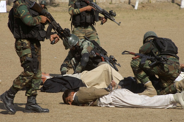 Ко зарађује на „псима рата“